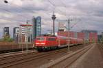 111 113 mit dem RE 4 von Dortmund nach Aachen in Dsseldorf-Hamm am 27.04.2012