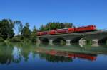 DB 111 052-7 fhrt mit einem Regionalzug von Mnchen Hbf nach Salzburg ber die Saalach Brcke bei Freilassing am 16.06.12