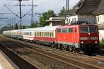 Heute zieht die 111 112 den IC 2417 von Flensburg nach Kln durch Duisburg Groenbaum am 24.06.2012 Gru an den Tf