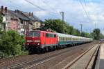 111 112 mit dem IC 2410 von Kln nach Flensburg bei der Durchfahrt durch Dsseldorf-Oberbilk am 22.06.2012