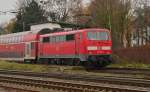 111 126-9 schiebt hier eine RE4 in den Rheydter Hbf, der Zug ist auf dem Weg nach Dortmund.24.11.2012