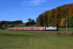 DB 111 066  200 Jahre Mnchener Biergrten  bespannt vor traumhafter Herbstkulisse einen Regionalzug nach Salzburg, Axdorf 20.10.12