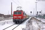 Ein ganz seltender Gast im Osten der Republik ist die Baureihe 111. Hier schiebte die Mnchnerin 111 052-7 einen Messzug aus den Bahnhof Rathenow und fuhr in Richtung Stendal weiter. 19.03.2013