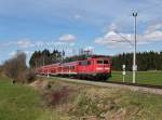 Die 111 174 mit einer RB am 14.04.2013 unterwegs bei Uffing.