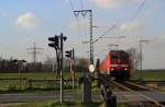 111 138-4 fuhr am 18.04.2013 mit einem RE von Emden nach Mnster, hier sdlich von Leer.