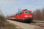 111 025 mit RE 79019 am 18.04.2013 zwischen Haar und Vaterstetten.
