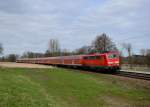111 019 mit einem RE am 14.04.2013 bei Pleinting.