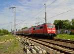 High Noon! Fhrt dieser RE4 Zug von der 111 128 gezogen aus dem Rheydter Hbf nach Aachen aus am Samstag den 11.5.2013