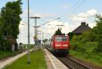 Mit hoher Geschwindigkeit durch eilt die 111 113 gerade Herrath auf ihrem Weg nach Dortmund. 24.5.2013