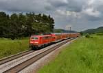 111 214 mit einem RE am 28.05.2013 bei Parsberg.