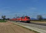 111 223 mit einem RE nach Passau am 14.04.2013 bei Langenisarhofen.