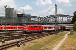 111 043 verlsst am 15.07.2013 mit RE 79023 Mnchen Hbf.