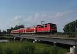 111 169 mit einem RE nach Passau am 10.06.2008 auf der Isarbrcke bei Plattling.