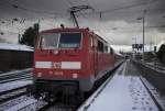 RE 79024 von Salzburg nach München wird von 111 215-0 geschoben. Traunstein, 25.11.2013

Hersteller: Krauss-Maffei AG, München
Fabriknummer: 19922
Indienststellung: 16.10.1984
Erst-Bw: München Hbf
ursprüngl. Fahrzeugnr. 111 215-0
Fahrzeugnr. z.Z.d. Aufnahme: 91 80 6111 215-0 D-DB
Betreibernr. z.Z.d. Aufnahme: 111 215-0
Radsatzfolge: Bo'Bo'
Vmax (km/h): 160
Stundenleistung (kW): 3.620
Anfahrzugkraft (kN): 274
Dienstmasse (t): 83
Radsatzfahrmasse max. (t): 21
LüP (mm): 16.750