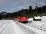 Die 111 044 mit einer RB nach Mittenwald am 08.12.2013 unterwegs bei Klais.