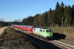 Am letzten Einsatztag der 111er im Chiemgau, konnte ich die 111 039  DAV - Mit der Bahn in die Berge  bei Teisendorf aufnehmen.