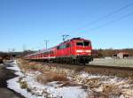 Die 111 130 mit einer RB nach Mittenwald am 08.12.2013 unterwegs bei Ohlstadt.