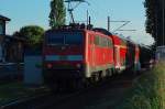 Abendstimmung in Herrath, 111 119 schiebt einen RE4 nach Aachen.
Hier ist der Zug am Bü Seidenweberstraße zusehen. 6.6.2014