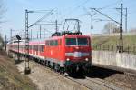 Nun sind alle Meridian-1430er im Einsatz. Zum alten Eisen gehört da 111 036 am 29.03.14 bei Waldtrudering/München