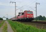 111 038-6 mit einem RE4 Verstärker gen Aachen am 28.7.2014 bei Wickrath.