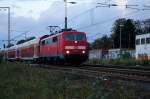 111 111-1 mit einem Verstärkerzug auf der RE 4 nach Aachen fahrend auf Gleis 4 des Rheydter Hbf...21.10.2014