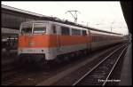 111144 im S - Bahn Dienst des Ruhrgebiets am 6.10.1989 um 12.15 Uhr auf Gleis 11 des HBF Oberhausen.