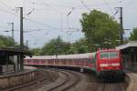 111 082 schiebt einen Regionalexpress in Richtung Nürnberg aus dem Bahnhof Waiblingen am 25.05.2015.