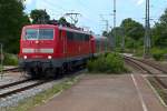 Im Rückwärtsgang und mit ausgeschalteter Zugzielanzeige geht es für 111 019-6 nach getaner Arbeit aufs Abstellgleis. Crailsheim 15.06.2015