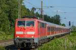 111 125-1 fährt am 06.07.2015 mit einem nachmittaglichen HVZ-Verstärker in den Bahnhof Dinslaken ein.