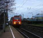 111 128 DB kommt die Kohlscheider-Rampe hoch aus Richtung Neuss,Herzogenrath mit dem RE4 aus Dortmund-Hbf nach Aachen-Hbf und hält in Kohlscheid und fährt dann weiter in Richtung