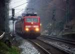 111 128 DB kommt die Kohlscheider-Rampe hoch aus Richtung Neuss,Herzogenrath mit dem RE4 aus Dortmund-Hbf nach Aachen-Hbf und hält in Kohlscheid und fährt dann weiter in Richtung