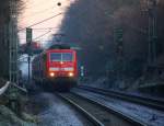 111 149 DB  kommt die Kohlscheider-Rampe hoch aus Richtung Neuss,Herzogenrath mit dem RE4 aus Dortmund-Hbf nach Aachen-Hbf und hält in Kohlscheid und fährt dann weiter in Richtung Richterich,Laurensberg,Aachen-West,Aachen-Schanz,Aachen-Hbf. Aufgenommen vom Bahnsteig 2 in Kohlscheid. 
Bei schönem Winterwetter am Eiskalten Morgen vom 22.1.2016.