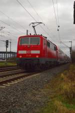 Nachschuß auf die 111 115, die einen RE4 nach Dortmund durch Kleinenbroich schiebt.