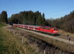 Die 111 039 mit einem Flüchtlingszug am 24.12.2015 unterwegs bei Rückstetten.