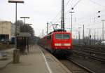 Ein Nachschuss von der 111 101-2 DB schiebt den RE4 aus Aachen-Hbf nach Dortmund-Hbf und kommt aus Richtung Aachen-Hbf,Aachen-Schanz und hilt in Aachen-West und fährt in Richtung