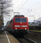 111 125-1 DB kommt die Kohlscheider-Rampe hoch aus Richtung Neuss,Herzogenrath mit dem RE4 aus Dortmund-Hbf nach Aachen-Hbf und hält in Kohlscheid und fährt dann weiter in Richtung