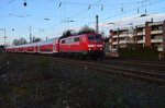 111 076 mit ihrem RE4 nach Aachen verlässt gerade den Rheydt Hbf gen Aachen Hbf.