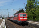 DB: N-Wagenzug mit der BR 111 054 als RB Basel Badischer Bahnhof-Offenburg bei der Einfahrt in den Bahnhof Haltingen, der demnächst auf vier Spuren ausgebaut wird, am 6.