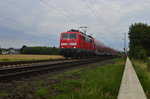 Am Abend des 14.7.2016 ist die 111 150-9 mit einem RE4 nach Aachen Hbf fahrend bei Wickrathhahn zu sehen.