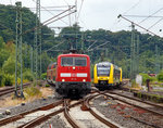   Während links die 111 111-1 (91 80 6111 111-1 D-DB) der DB Regio NRW mit dem RE 9 - Rhein-Sieg-Express (Aachen – Köln - Siegen) am 23.07.2016 auf Gleis 105 in den Bahnhof Betzdorf