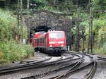 111 183-0 kommt aus dem Schwarzkopftunnel zum Halt im Bahnhof Heigenbrücken (08.10.2016). Wenn der neue Falkenbergtunnel 2017 fertig ist wird dieser Tunnel und auch der Bahnhof Heigenbrücken hier Geschichte sein.