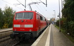 Ein Nachschuss von der 111 114 DB  schiebt den RE4 aus Dortmund-Hbf  nach Aachen-Hbf und kam aus Richtung Mönchengladbach-Hbf,Rheydt-Hbf,Wickrath,Beckrath,Herrath und hilt in Erkelenz und dann schiebt den RE4 weiter in Richtung Baal,Hückelhoven-Baal,Brachelen,Lindern,Süggerrath,Geilenkirchen,Frelenberg,Zweibrüggen,Übach-Palenberg,Rimburg,Finkenrath,Hofstadt,Herzogenrath, Kohlscheid,Richterich,Laurensberg,Aachen-West,Aachen-Schanz,Aachen-Hbf. Aufgenommen vom Bahnsteig 1 in Erkelenz. 
Bei Wolken am Nachmittag vom 23.10.2016.