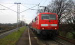 Ein Nachschuss von der 111 093 DB schiebt den RE4 aus Aachen-Hbf nach Dortmund-Hbf und kommt aus Richtung Aachen-Hbf,Aachen-Schanz,Aachen-West,Laurensberg,Richterich,Kohlscheid,Herzogenrath,Hofstadt,Finkenrath,Rimburg,Übach-Palenberg,Zweibrüggen,Frelenberg,Geilenkirchen,Süggerrath,Lindern,Brachelen und hat gerade eben in Hückelhoven-Baal gehalten und fährt gleich weiter in Richtung Erkelenz,Herrath,Beckrath,Wickrath,Rheydt,Mönchengladbach. 
Aufgenommen von Bahnsteig 1 in Hückelhoven-Baal. 
Bei Wolken am Nachmittag vom 25.12.2016. 