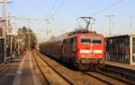 Ein Nachschuss von der 111 156 DB schiebt den RE4 aus Aachen-Hbf nach Dortmund-Hbf und kommt aus Richtung Aachen-Hbf,Aachen-Schanz,Aachen-West,Laurensberg,Richterich,Kohlscheid,Herzogenrath,Palenberg,Zweibrüggen,Frelenberg,Geilenkirchen,Süggerrath,Lindern,Brachelen,Hückelhoven-Baal,Baal und hält in Erkelenz und fährt dann weiter in Richtung Herrath,Beckrath,Wickrath,Rheydt-Hbf,Mönchengladbach-Hbf. 
Aufgenommen vom Bahnsteig 1 in Erkelenz.
Bei Sonnenschein am Kalten Nachmittag vom 30.12.2016.