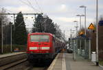 Ein Nachschuss von der 111 116 DB schiebt den RE4 aus Aachen-Hbf nach Dortmund-Hbf und kommt aus Richtung Aachen-Hbf,Aachen-Schanz,Aachen-West,Laurensberg,Richterich,Kohlscheid,Herzogenrath,Palenberg,Zweibrüggen,Frelenberg,Geilenkirchen,Süggerrath,Lindern,Brachelen,Hückelhoven-Baal,Baal und hält in Erkelenz und fährt dann weiter in Richtung Herrath,Beckrath,Wickrath,Rheydt-Hbf,Mönchengladbach-Hbf. Aufgenommen vom Bahnsteig 2  in Erkelenz. 
Bei Sonne und Wolken am Kalten Nachmittag vom 31.12.2016