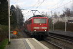 111 143-4 DB kommt mit dem RE4 von Dortmund-HBf nach Aachen-Hbf und kommt aus Richtung Neuss-Hbf,Mönchengladbach-Hbf,Rheydt-Hbf,Wickrath,Beckrath,Herrath und fährt in Erkelenz ein und