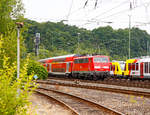   Die 111 011-3 (91 80 6111 011-3 D-DB)  der DB Regio schiebt am 16.07.2016 den RE 9 (rsx - Rhein-Sieg-Express) Siegen - Köln - Aachen von Betzdorf/Sieg weiter in Richtung Köln.