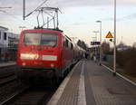 Ein Nachschuss von der 111 128 DB schiebt den RE4 aus Aachen-Hbf nach Dortmund-Hbf und kommt aus Richtung