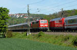 16.05.2017 Streckenabschnitt Uhingen, Spieglein, Spieglein auf dem Gegengleis ... 111 025-3 spiegelt ihr Antlitz in der Flanke der 101er 