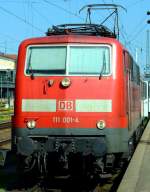 Portrait der ersten Lok der Baureihe 111 am 22.04.2007 als RB nach Ingolstadt Hbf auf Gleis 109 des Regensburger Hbf.